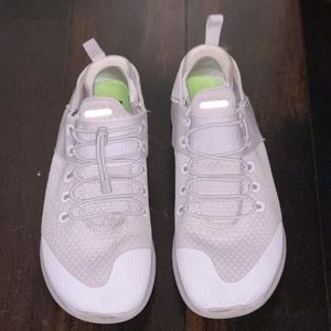 NIKE GYM SHOES